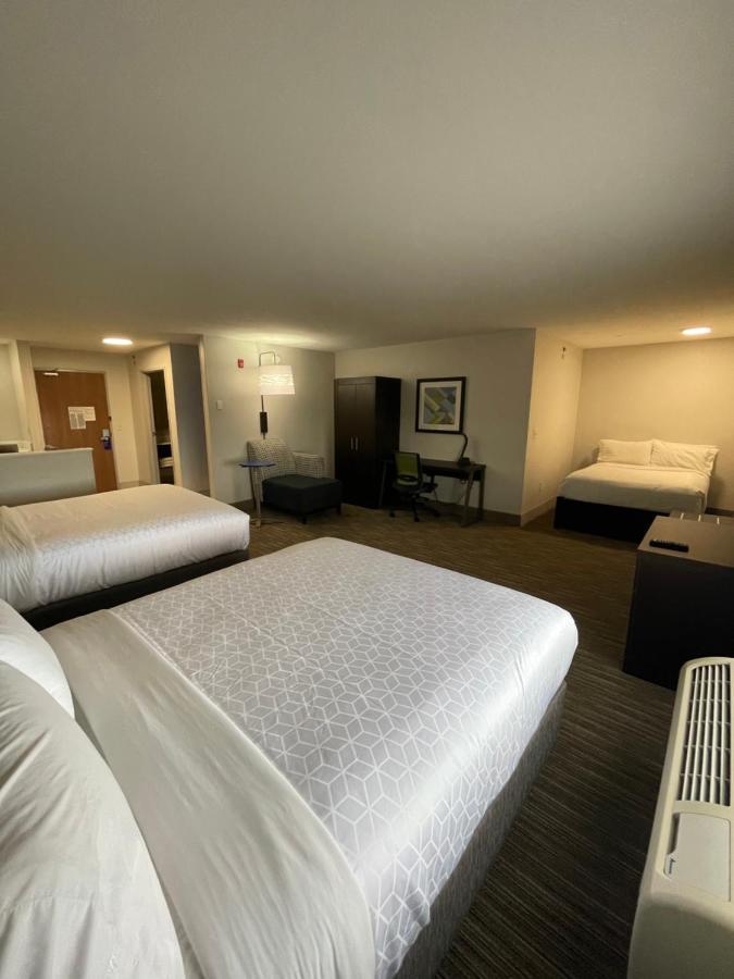 Holiday Inn Express Hotel & Suites Las Vegas By Ihg Exterior photo