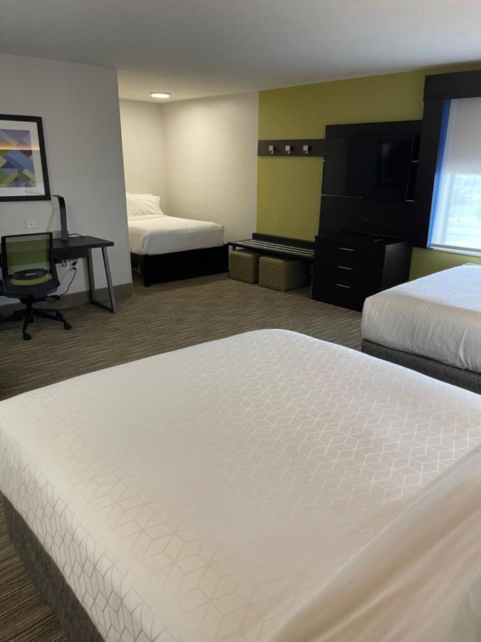 Holiday Inn Express Hotel & Suites Las Vegas By Ihg Exterior photo