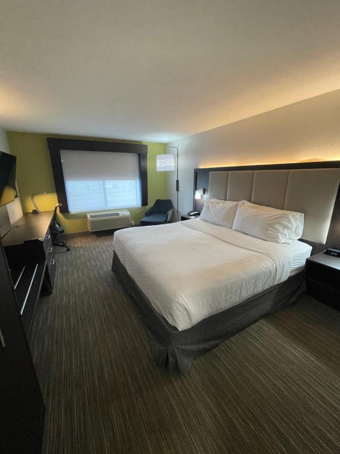 Holiday Inn Express Hotel & Suites Las Vegas By Ihg Exterior photo