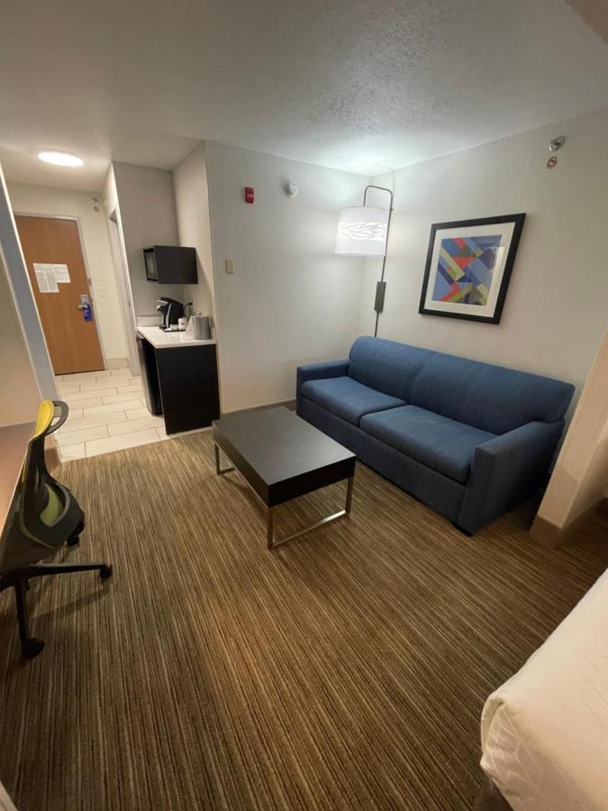 Holiday Inn Express Hotel & Suites Las Vegas By Ihg Exterior photo