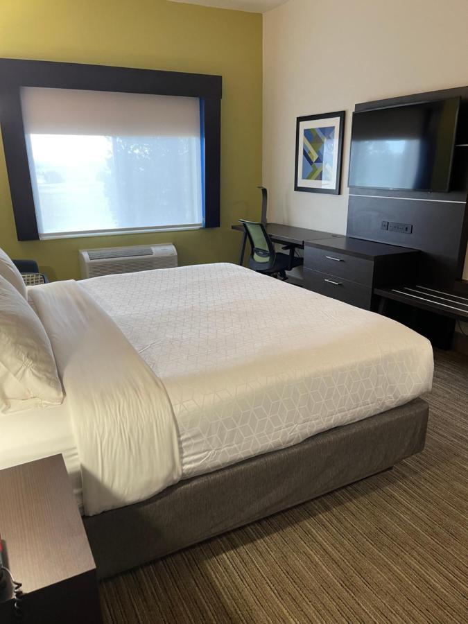 Holiday Inn Express Hotel & Suites Las Vegas By Ihg Exterior photo