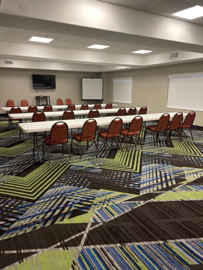 Holiday Inn Express Hotel & Suites Las Vegas By Ihg Exterior photo